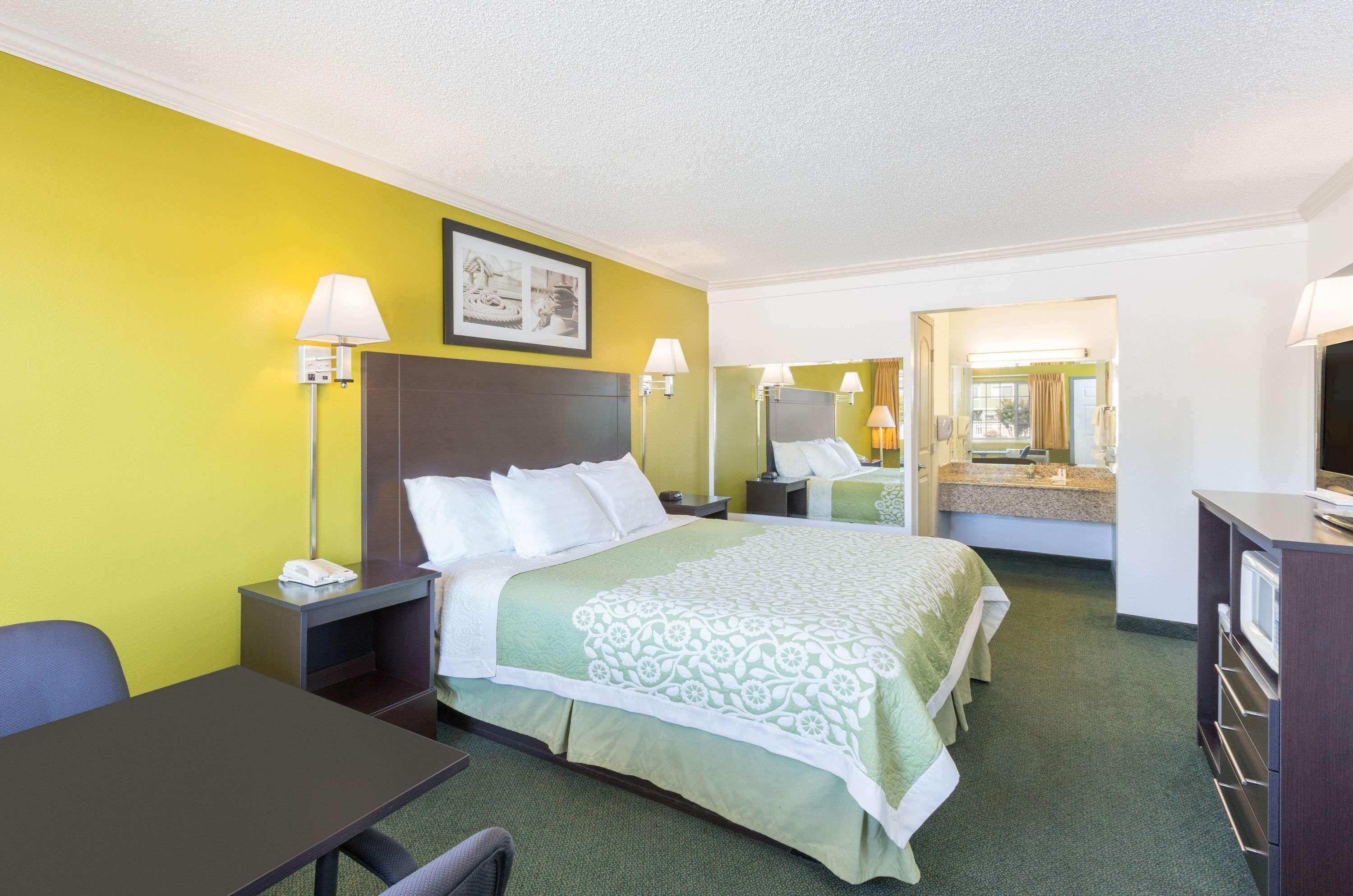Days Inn By Wyndham King City Exteriér fotografie