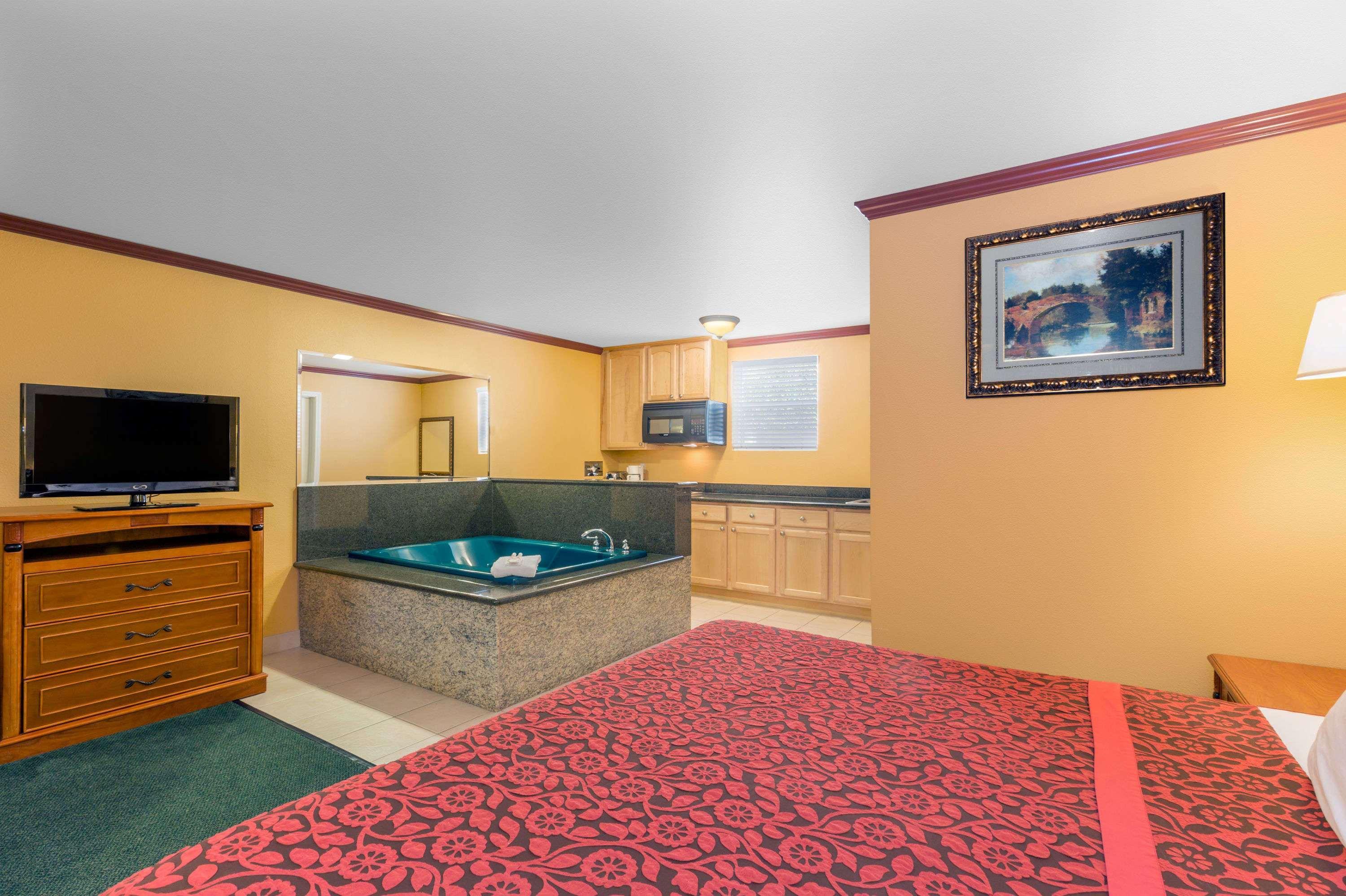 Days Inn By Wyndham King City Exteriér fotografie