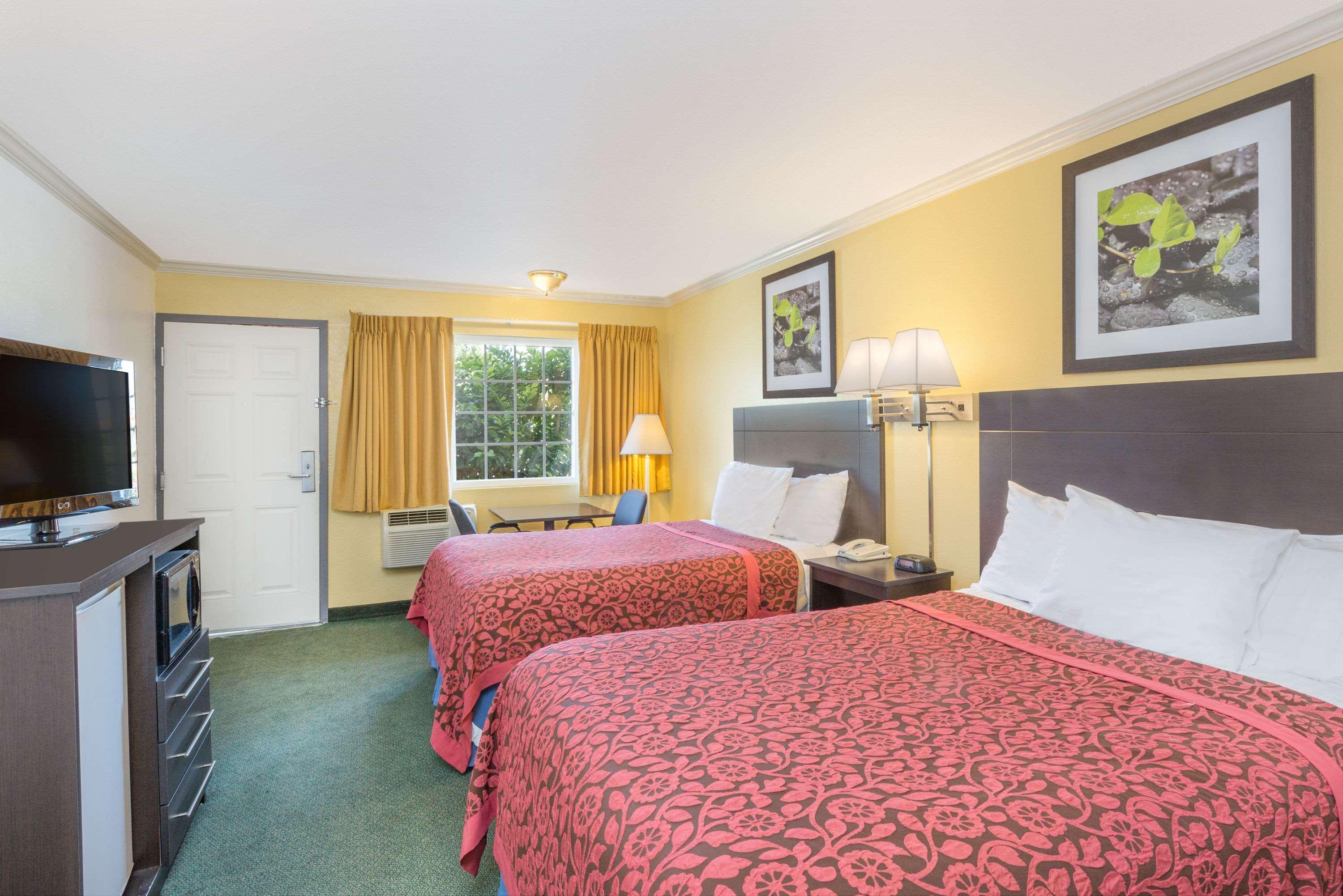 Days Inn By Wyndham King City Exteriér fotografie