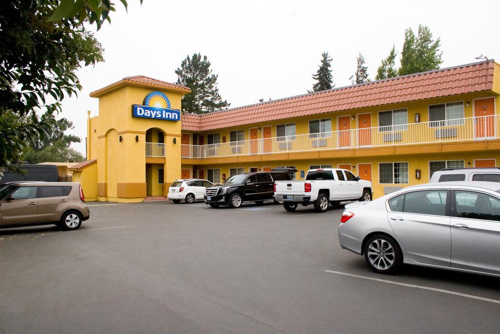 Days Inn By Wyndham King City Exteriér fotografie